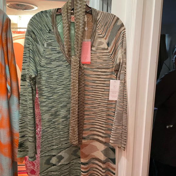 Kinga Csilla. Aussie’s favorite design. Rayon L/S Maxi knit. Greens, Browns. - Picture 5 of 8